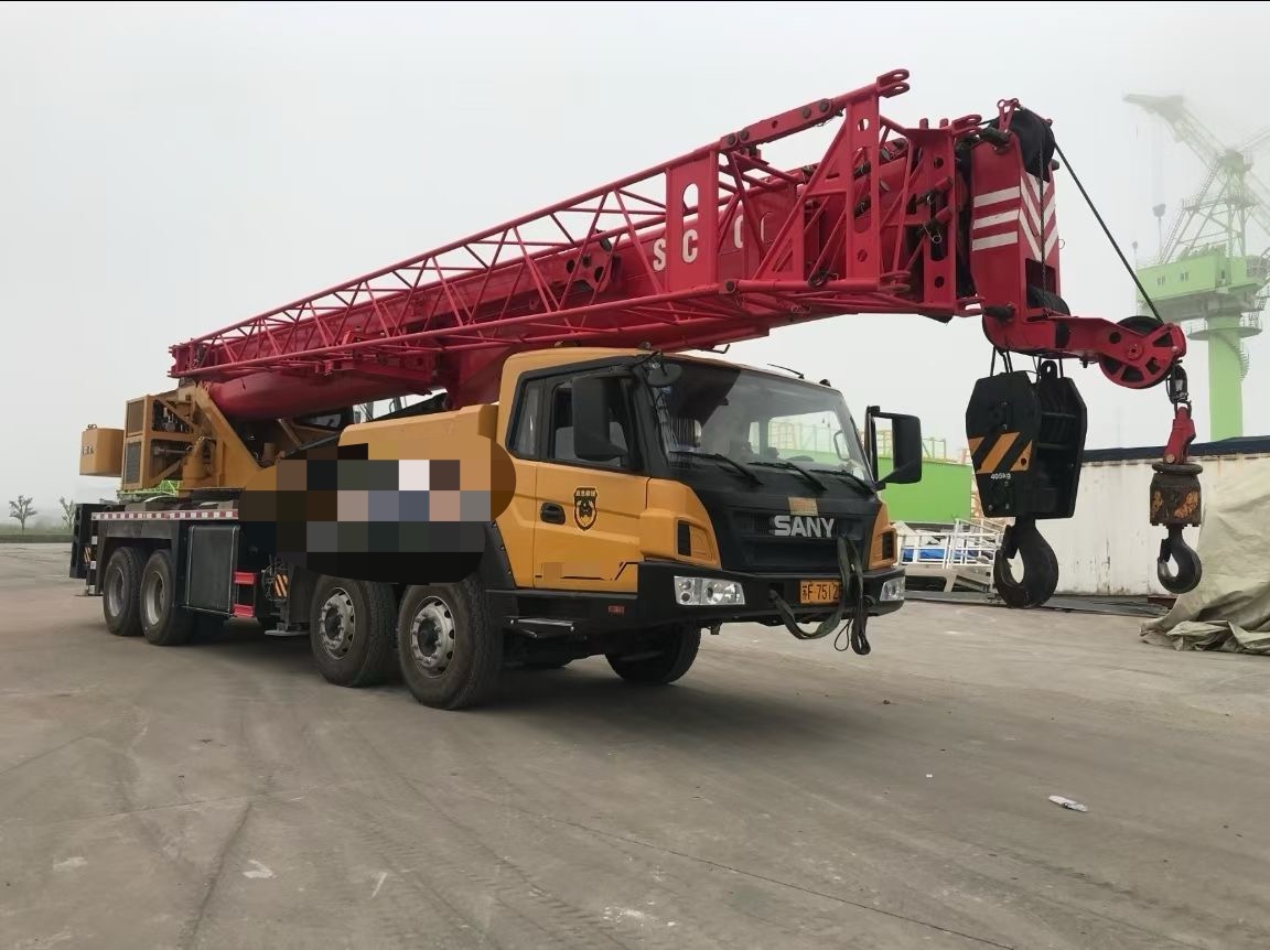 工廠設(shè)備吊裝租賃吊車